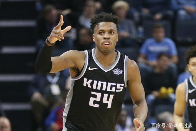 体育报：莱万5场进1球 巴萨管理认为应引进新中锋