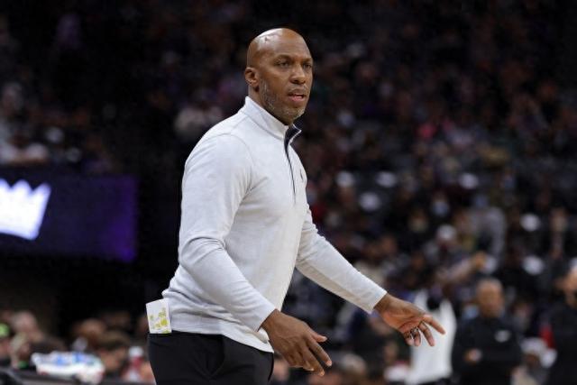 王哲林31+15特林布尔29+10 上海险胜青岛